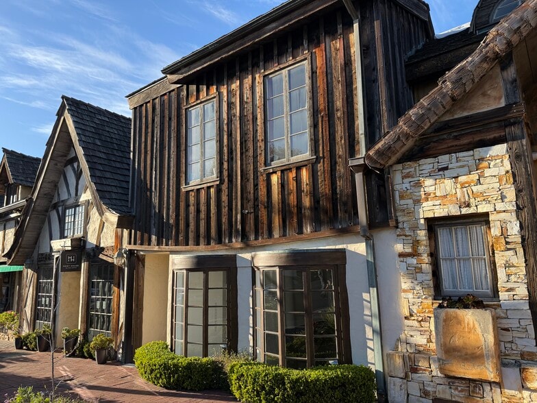 More Photos Of 6th Ave, Carmel Storefront For Lease
