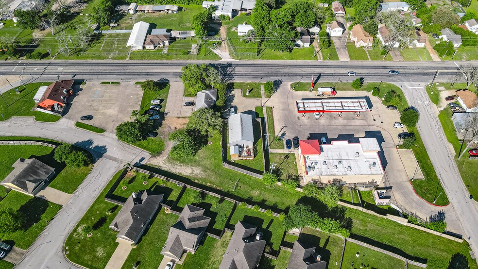 More Photos Of 1610 N Park St, Brenham Light Manufacturing For Sale