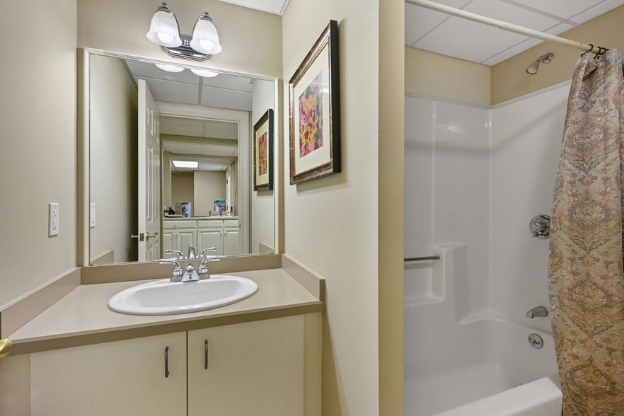 More Photos Of 1458 Bedford St, Stamford Office For Lease