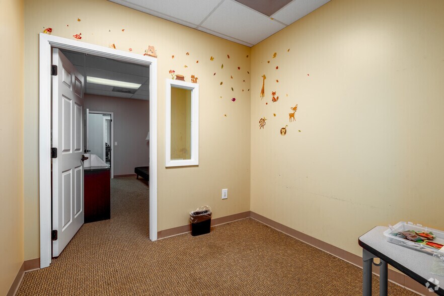 More Photos Of 11820 Huffmeister Rd, Houston Office For Sale