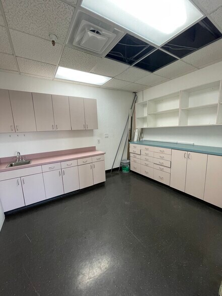 More Photos Of 15600-15650 N Black Canyon Hwy, Phoenix Office For Lease