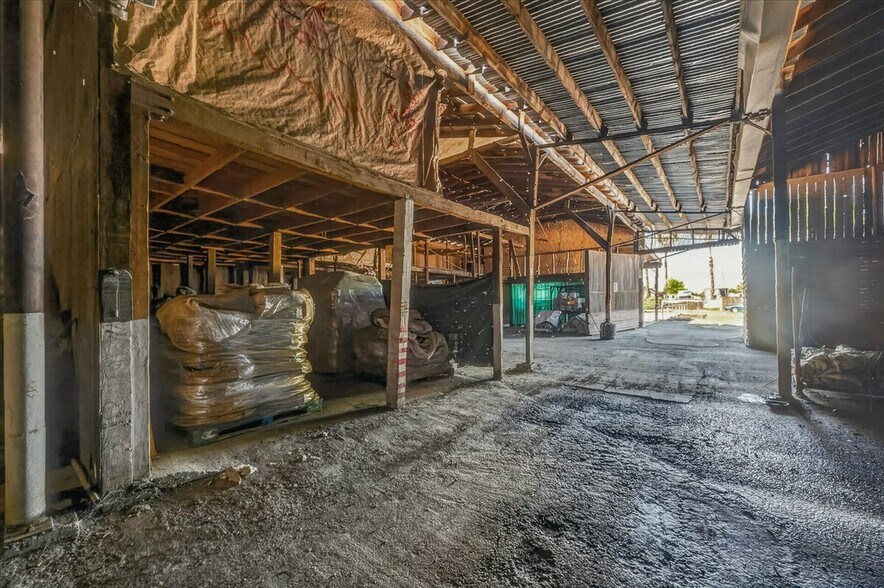 More Photos Of 708 N Pleasant Ave, Fresno Warehouse For Sale