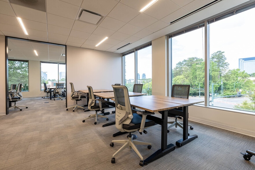 More Photos Of 121 Perimeter Ctr W, Atlanta Coworking Space
