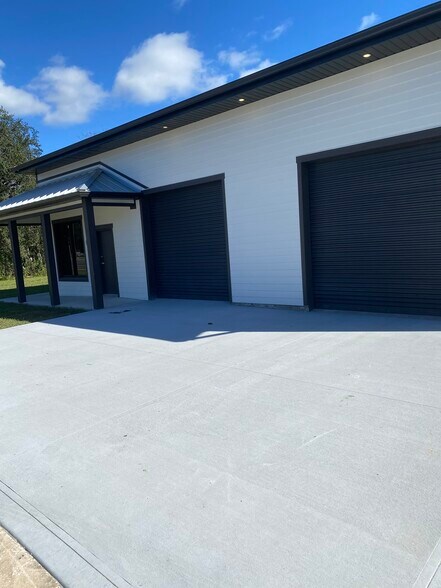 More Photos Of 153 S US Highway 1, Oak Hill Auto Repair For Sale