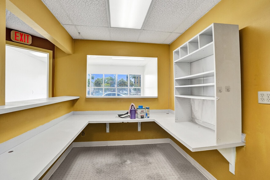 More Photos Of 2920-2940 E Commercial Blvd, Fort Lauderdale Storefront Retail Office For Lease