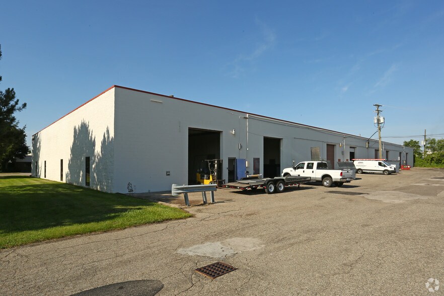 More Photos Of 12250-12264 Universal Dr, Taylor Warehouse For Lease