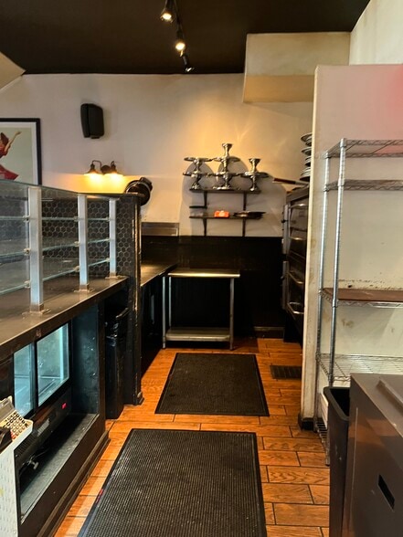 More Photos Of 224 Market St, Philadelphia Restaurant For Lease
