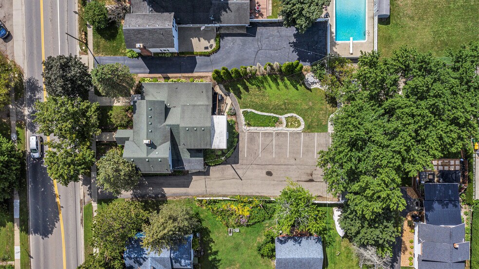 More Photos Of 155 N Main St, Clarkston Hospitality For Sale