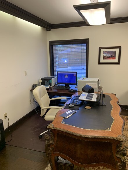 More Photos Of 4727-4729 Spottswood Ave, Memphis Office For Lease