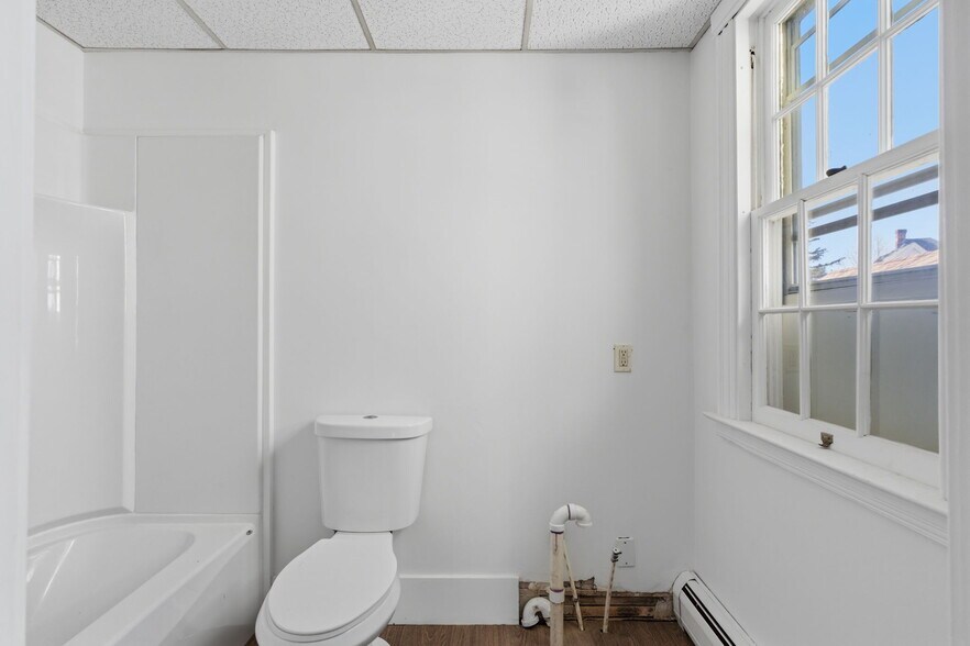 More Photos Of 194-196 New London Tpke, Glastonbury Office For Sale