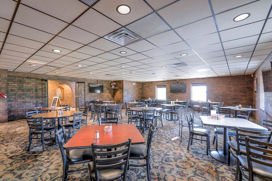 More Photos Of 330 E 135th St, Kansas City Restaurant For Sale