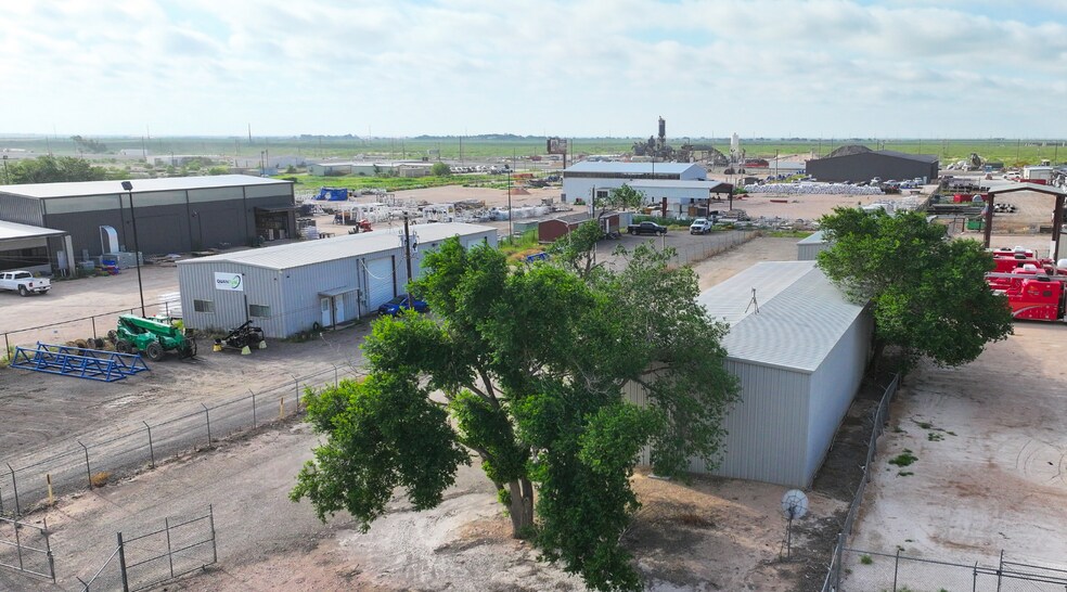 More Photos Of 12107 W County Road 129, Odessa Warehouse For Lease