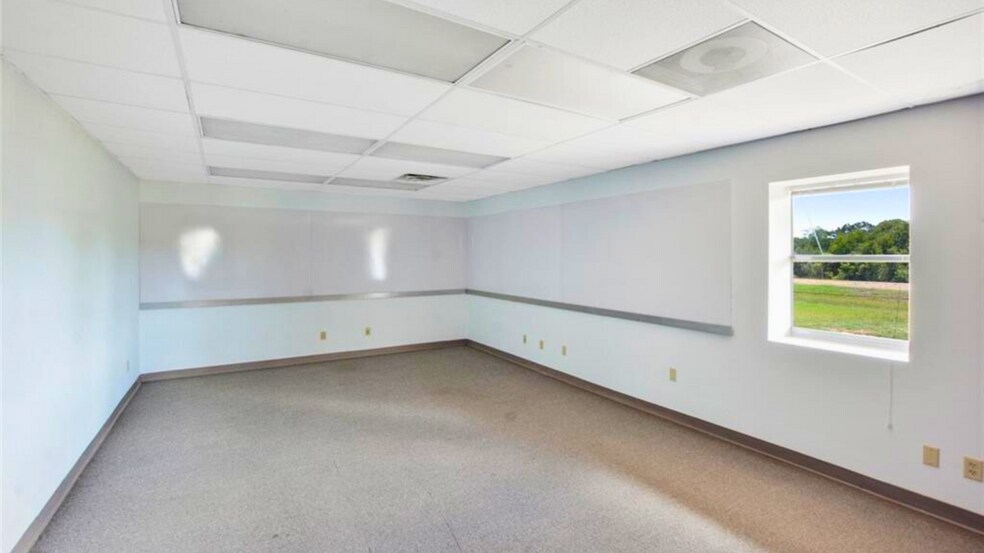 More Photos Of 4146 W US Highway 79, Rockdale Warehouse For Sale