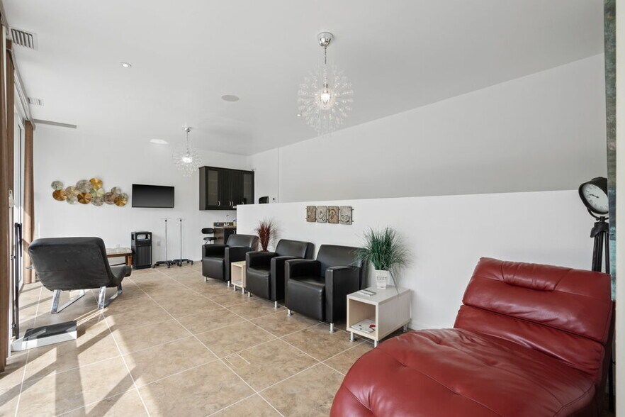 More Photos Of 3800 26th St W, Bradenton Medical For Sale