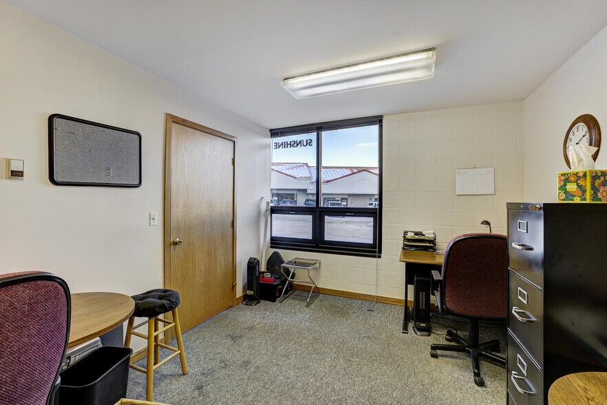More Photos Of 365 Warren Ave, Silverthorne Showroom For Lease