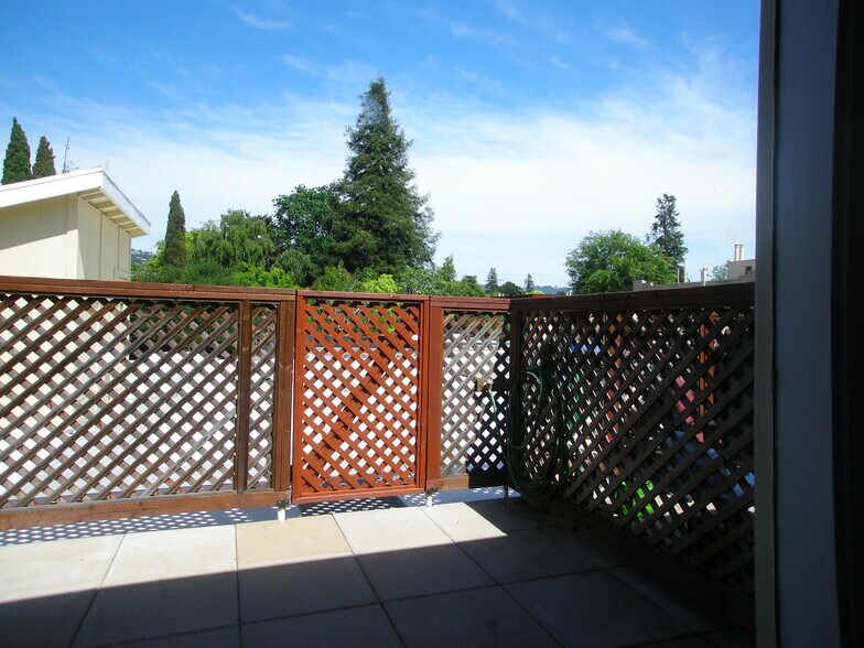 More Photos Of 6628 Telegraph Ave, Oakland General Retail For Sale