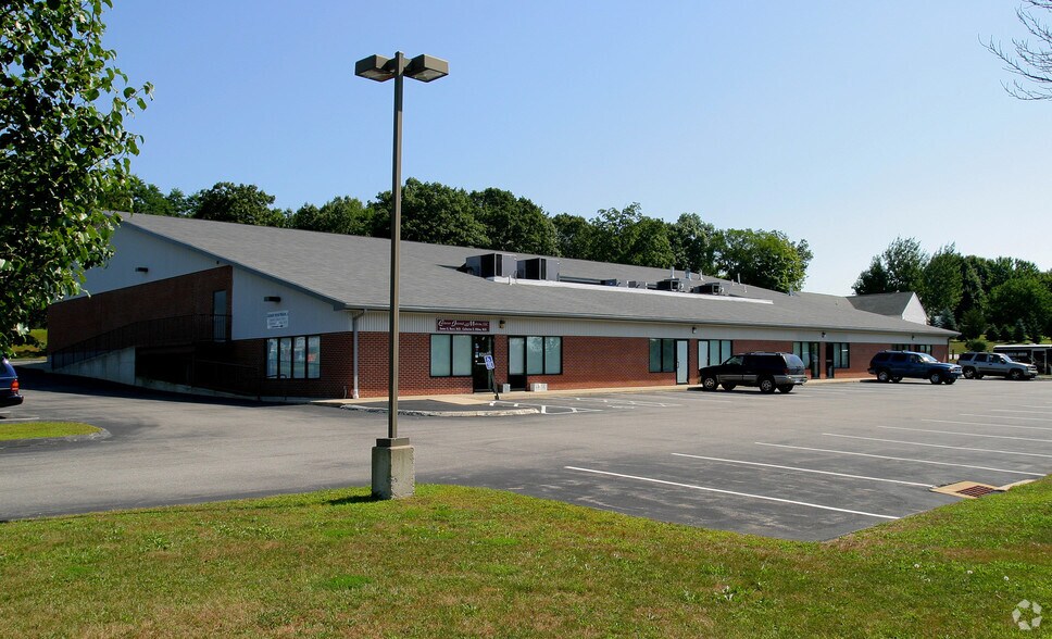 More Photos Of 199 Old Hartford Rd, Colchester Storefront Retail Office For Lease