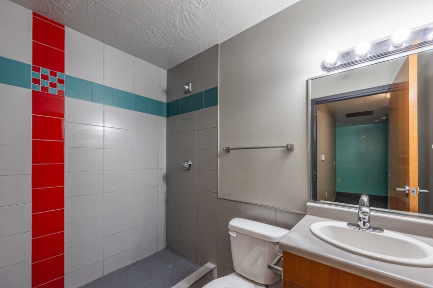 More Photos Of 600 S Geneva Rd, Orem Schools For Sale