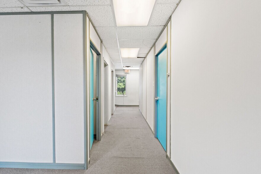 More Photos Of 457 Main St E, Winchester Medical For Sale