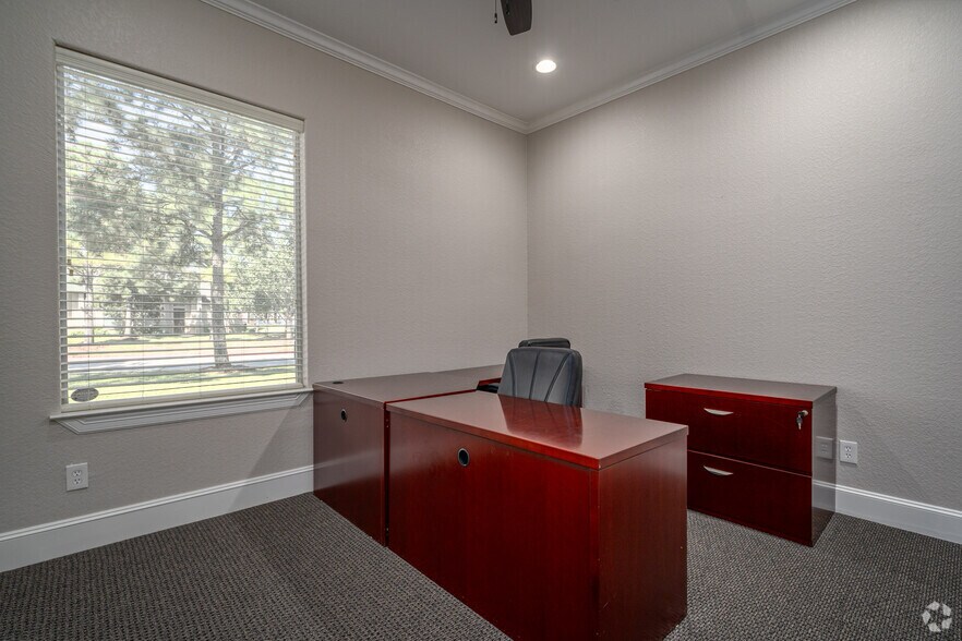 More Photos Of 11601 Spring Cypress Rd, Tomball Office For Sale