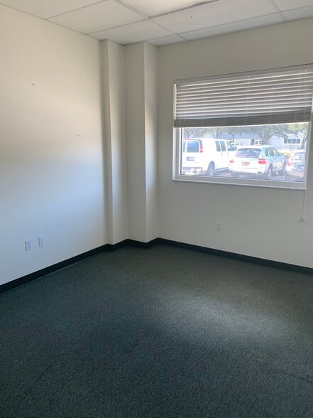 More Photos Of 5103 Lena Rd, Bradenton Light Distribution For Lease