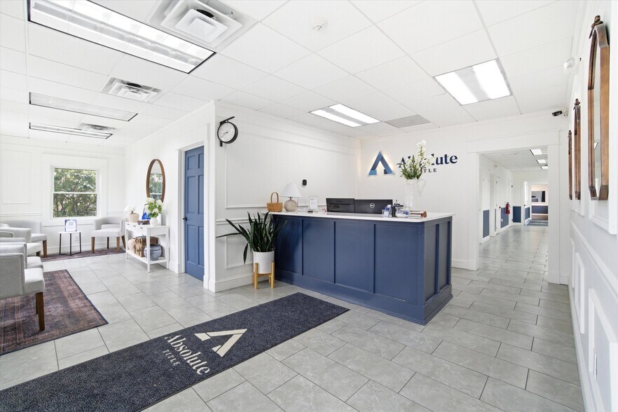 More Photos Of 8 Chestnut Dr, Bedford Office For Sale