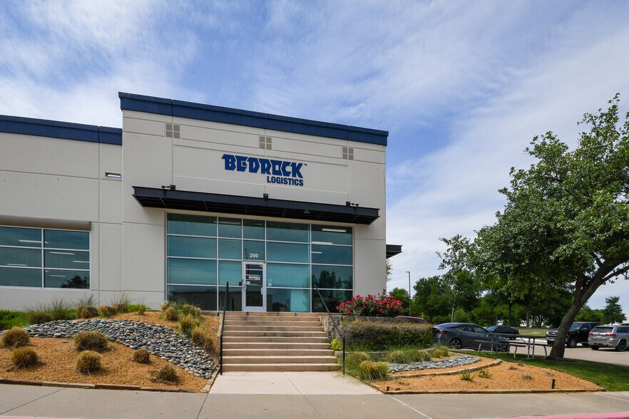 More Photos Of 6400 Pinecrest Dr, Plano Unknown For Lease