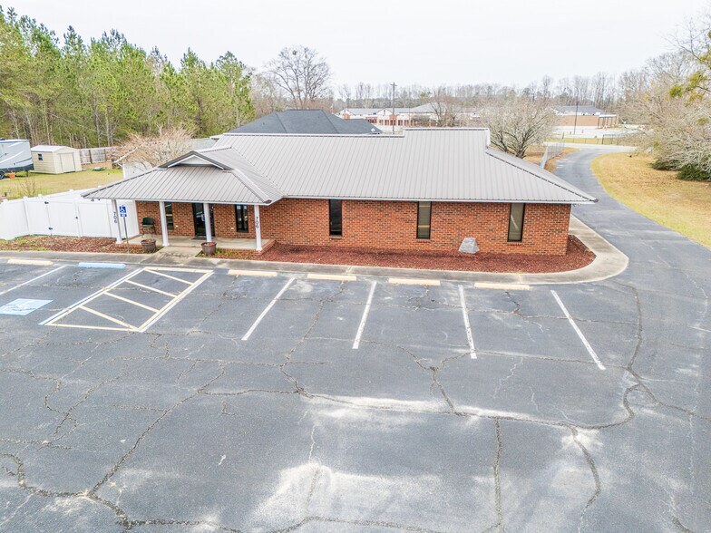 More Photos Of 706 W Barnard St, Glennville Medical For Sale