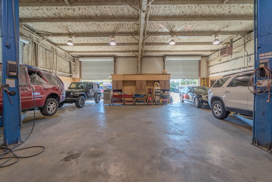 More Photos Of 198 Main St, Biloxi Light Distribution For Sale