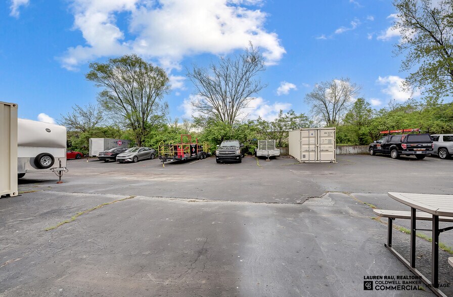 More Photos Of 400-460 Fame Rd, Dayton Light Distribution For Lease