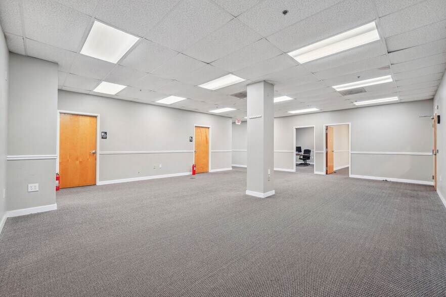 More Photos Of 3760 Peachtree Crest Dr, Duluth Industrial For Sale