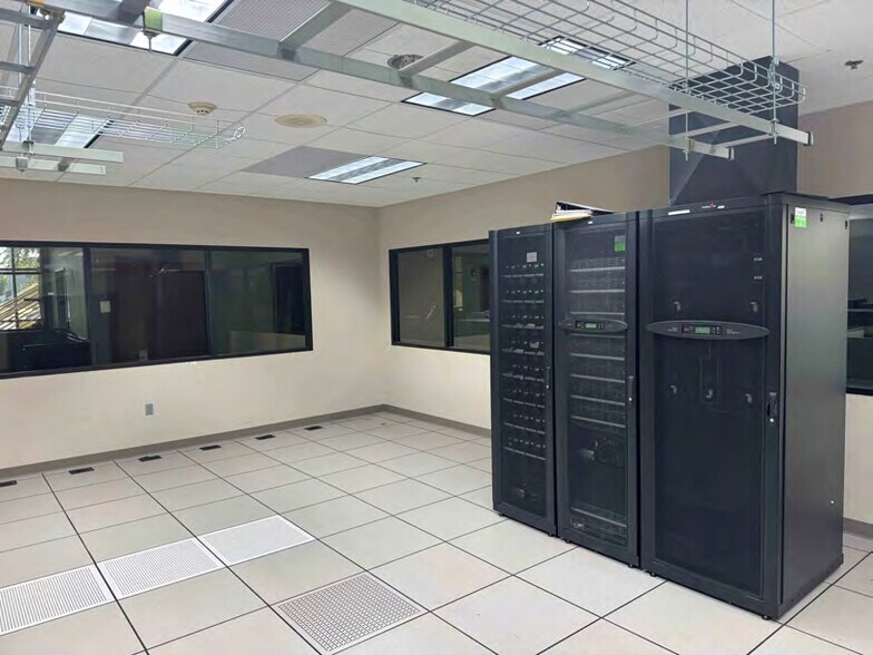 More Photos Of 2110 Fiserv Drive Southwest, Cedar Rapids Office For Sale