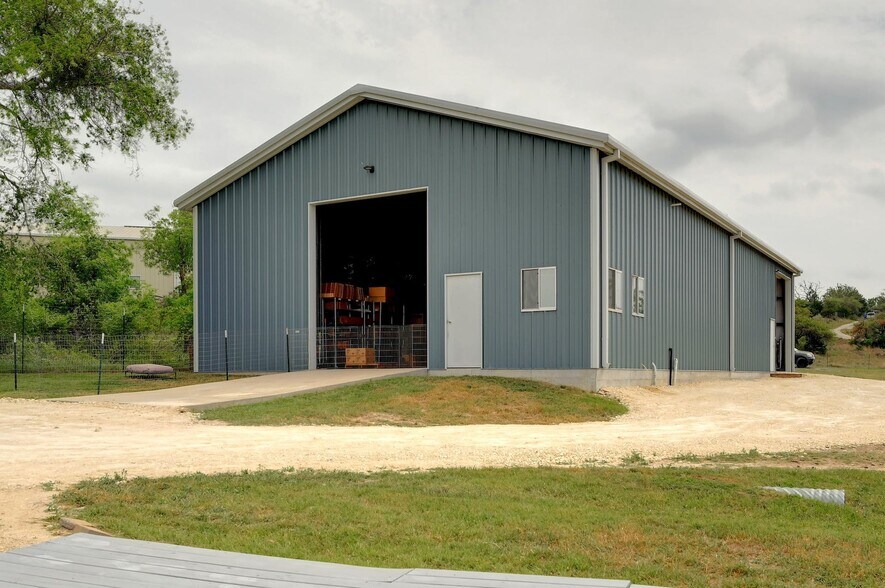 More Photos Of 4909 Bell Springs Rd, Dripping Springs Light Manufacturing For Sale