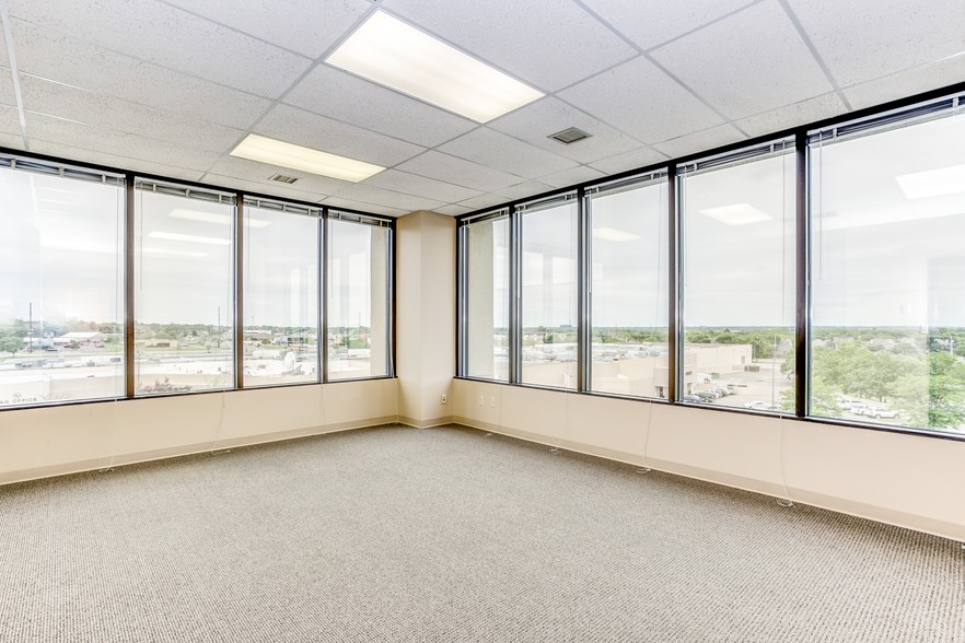 More Photos Of 2024 N Woodlawn St, Wichita Office For Lease