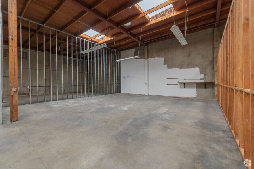 More Photos Of 1680 14th St, Oakland Warehouse For Sale