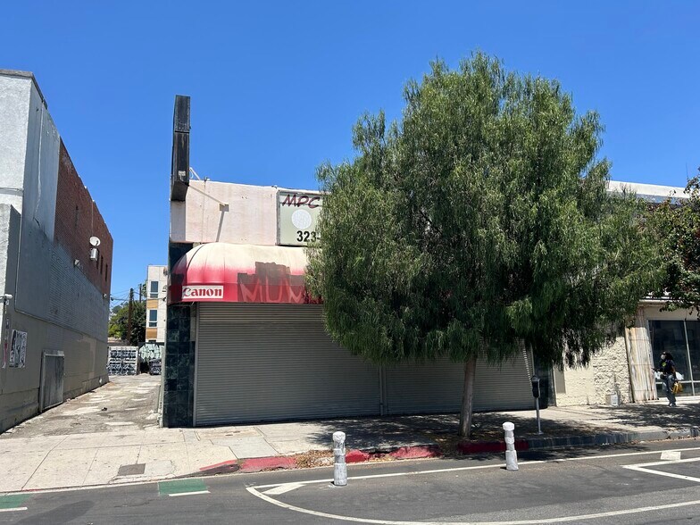 More Photos Of 5645 Hollywood Blvd, Hollywood Storefront For Lease