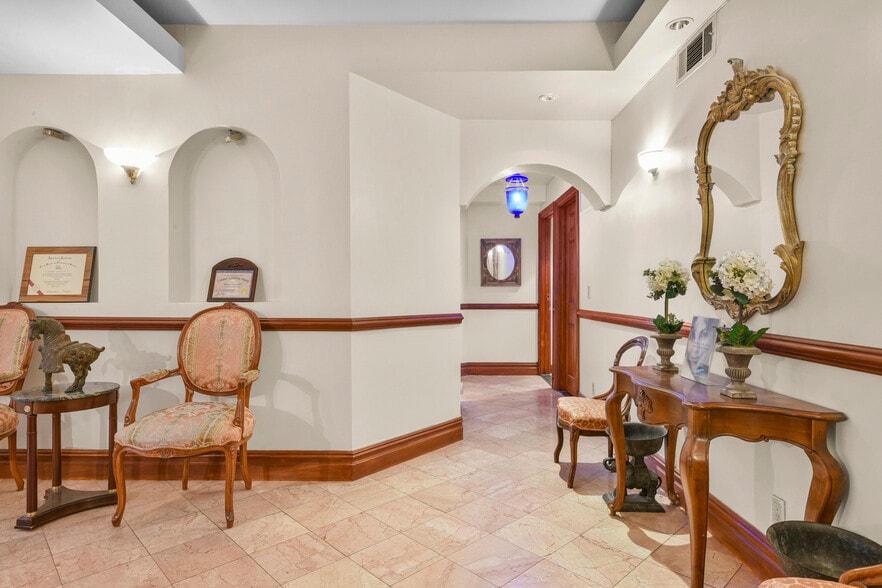 More Photos Of 115 E 61st St, New York Medical For Lease