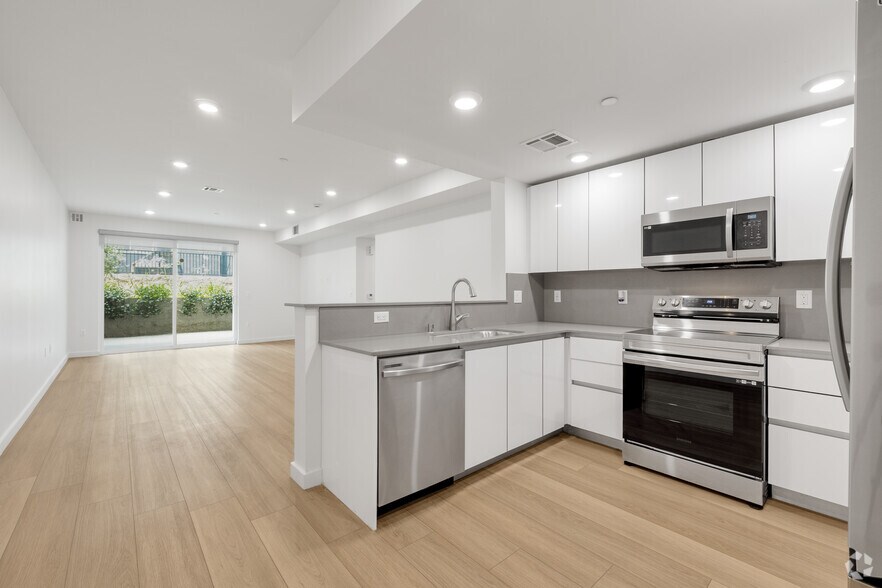 More Photos Of 1759 N Gower St, Los Angeles Apartments For Sale