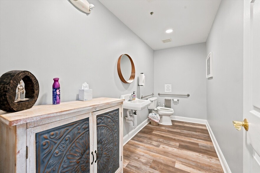 More Photos Of 103 Garris Rd, Downingtown Medical For Sale
