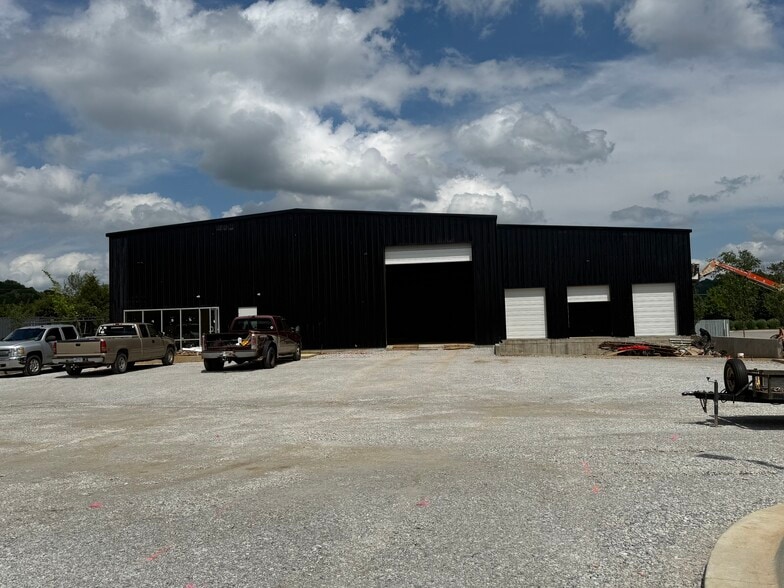 More Photos Of 595 Kawneer dr, Springdale Warehouse For Sale