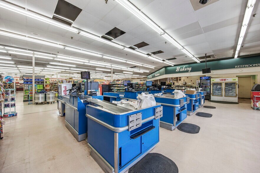 More Photos Of 15 W Ashland St, Andrews Supermarket For Sale