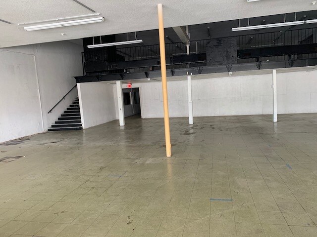 More Photos Of 7126 Lawndale St, Houston Storefront For Sale