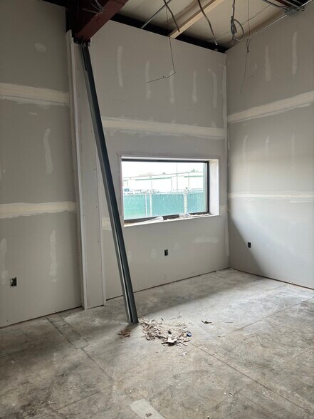 More Photos Of 354 Civic Rd, LaSalle Flex For Lease