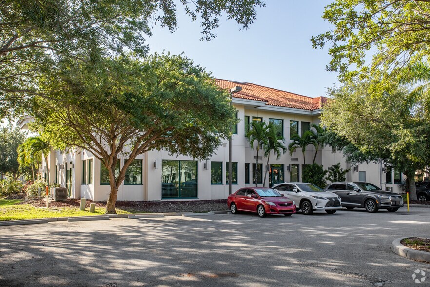 More Photos Of 1591 Hayley Ln, Fort Myers Office For Lease
