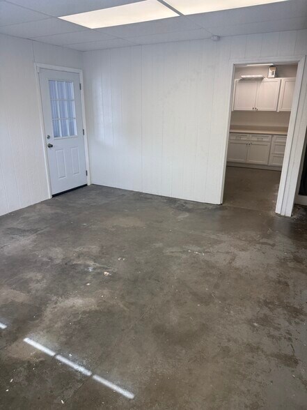 More Photos Of 2135 Utopia Ave, Nashville Warehouse For Lease