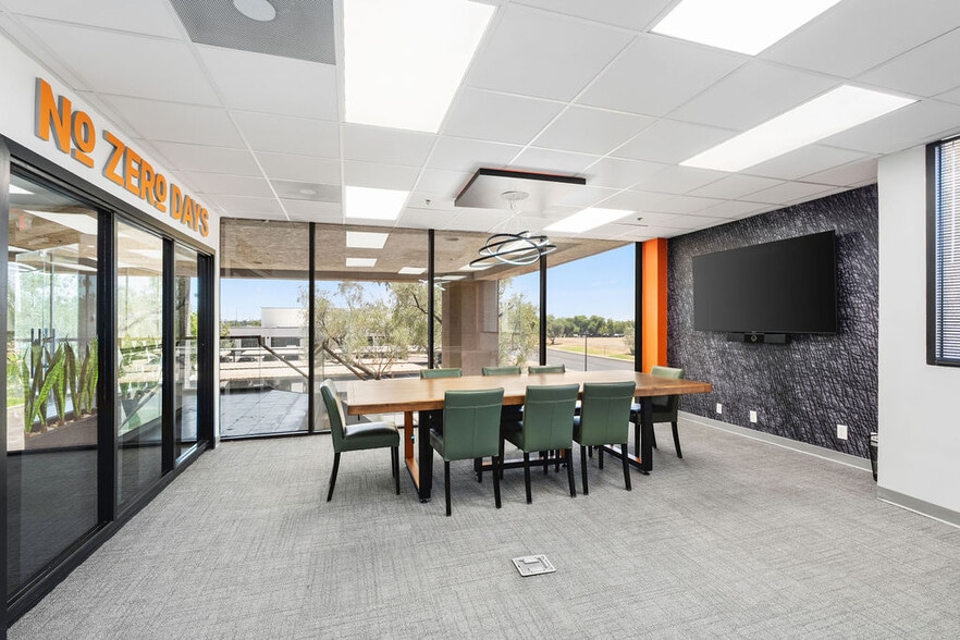 More Photos Of 15600-15650 N Black Canyon Hwy, Phoenix Office For Sale