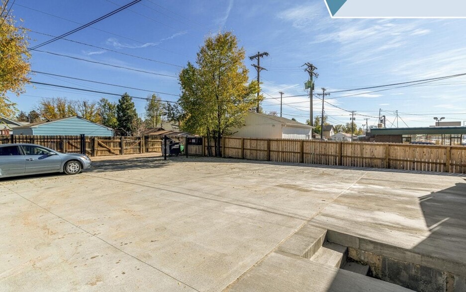 More Photos Of 4064 S Broadway, Englewood Freestanding For Sale