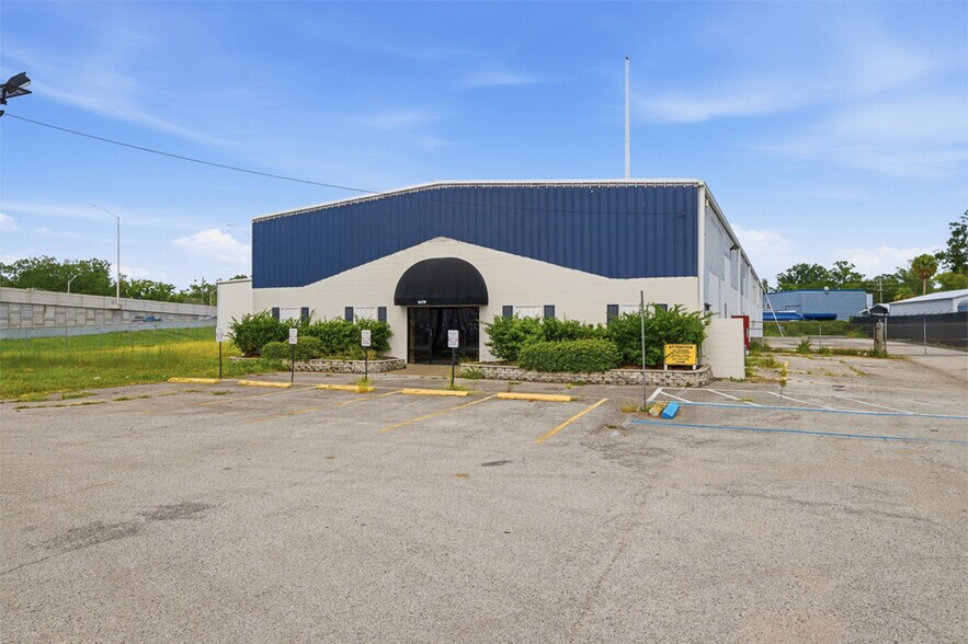 More Photos Of 619 Cassat Ave, Jacksonville Warehouse For Lease