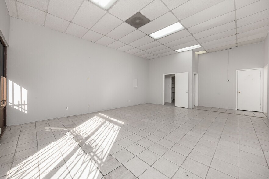 More Photos Of 7746 Lorraine Ave, Stockton Service For Lease