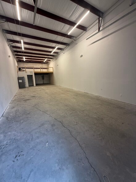 More Photos Of Unit 8, Little River Flex For Lease